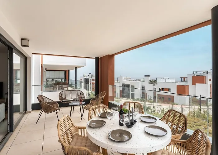 Middle Views フエンヒロラ