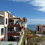 Middle Views דירה