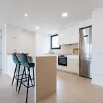 Middle Views דירה