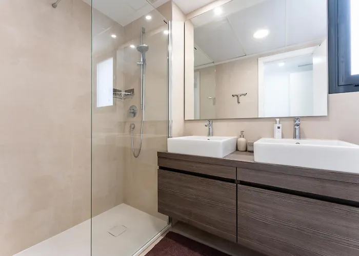 Middle Views פואנגירולה