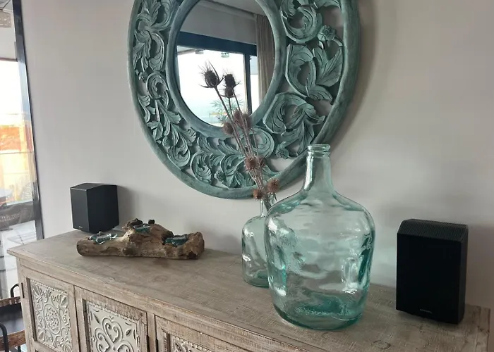 Middle Views פואנגירולה